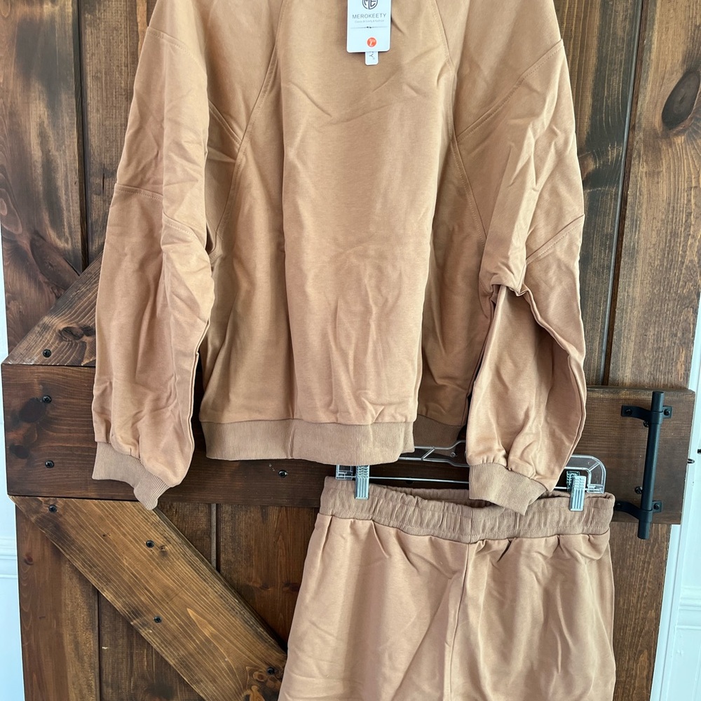 Women’s Oversized Sweatshirt & Shorts Set-short
with drawstring and pockets NWT